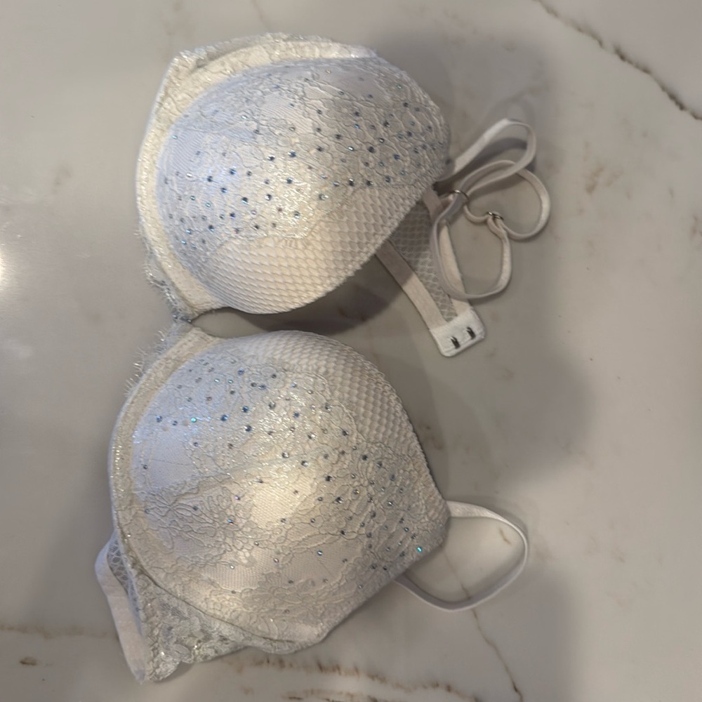 Victoria Secrets 36B push up bra